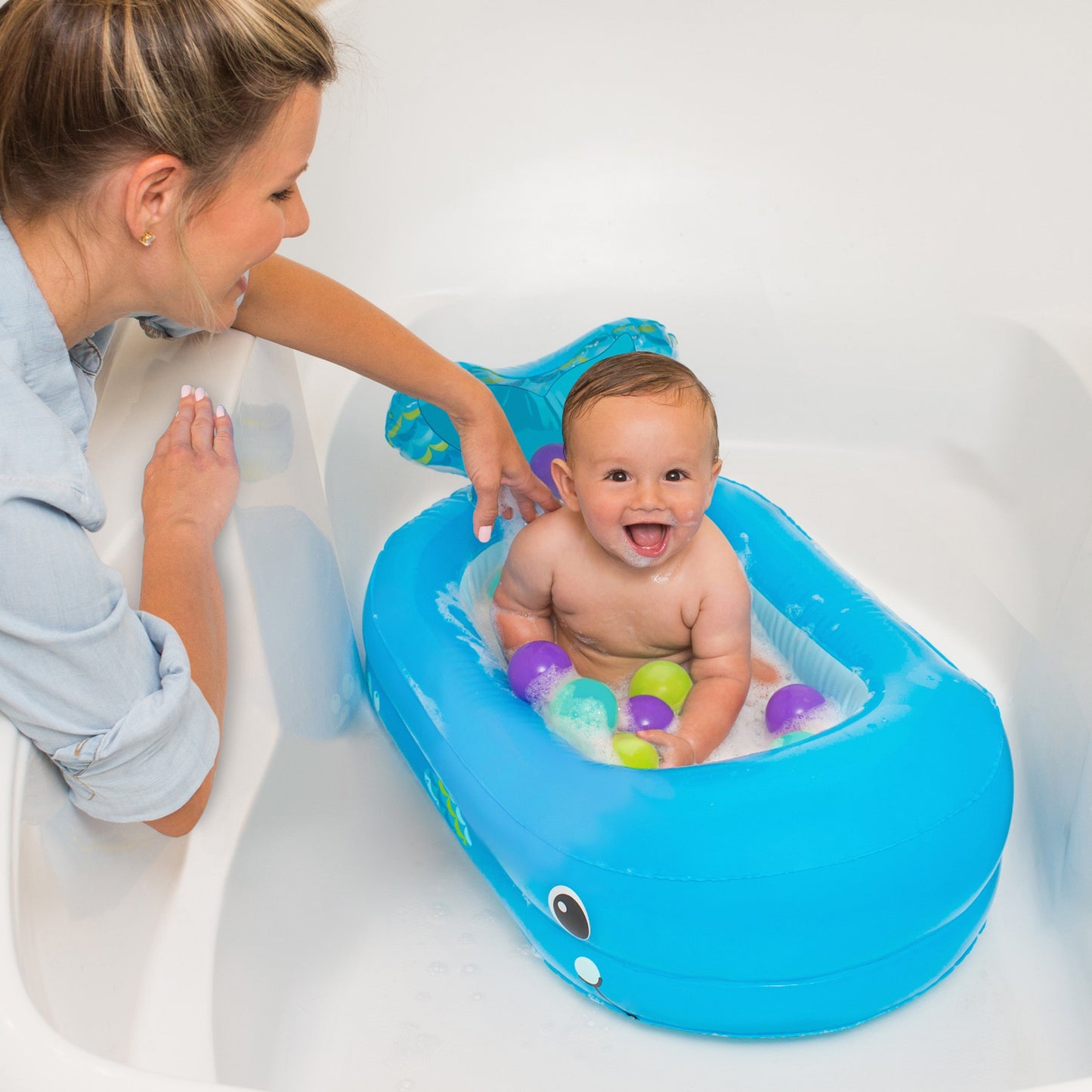 Infantino - Whale Bubble Ball Inflatable Bath Tub